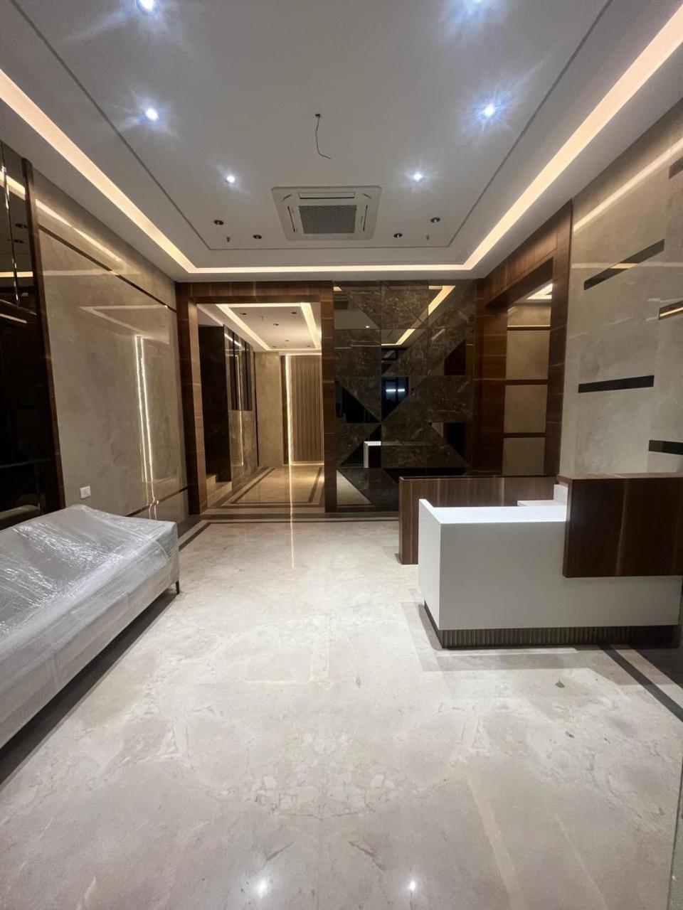 Hsquare Luxury Apartments Goregaon ムンバイ エクステリア 写真